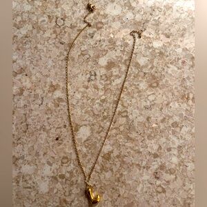 NWOT “L” gold necklace